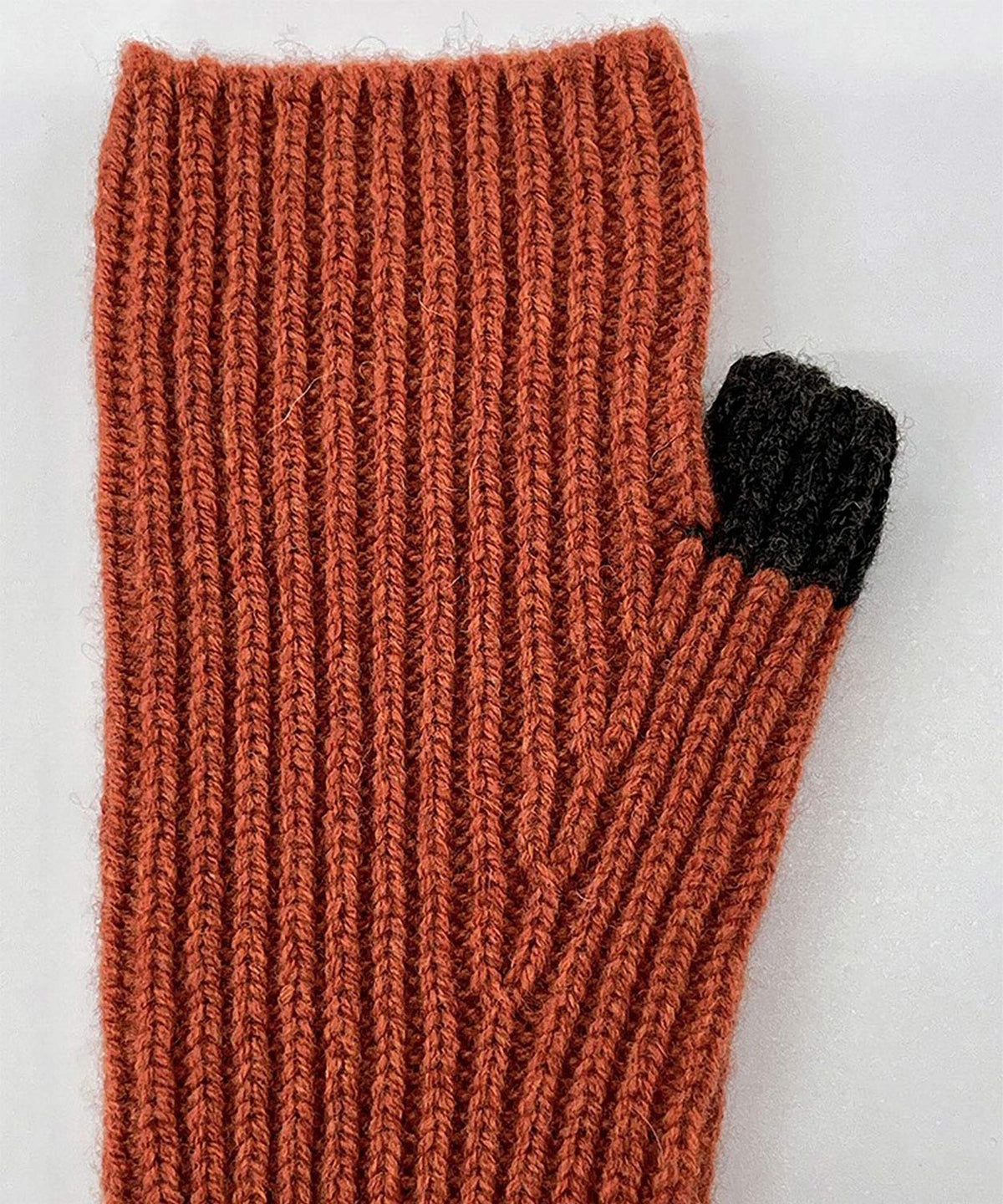 Ribbed Rambling Gloves
