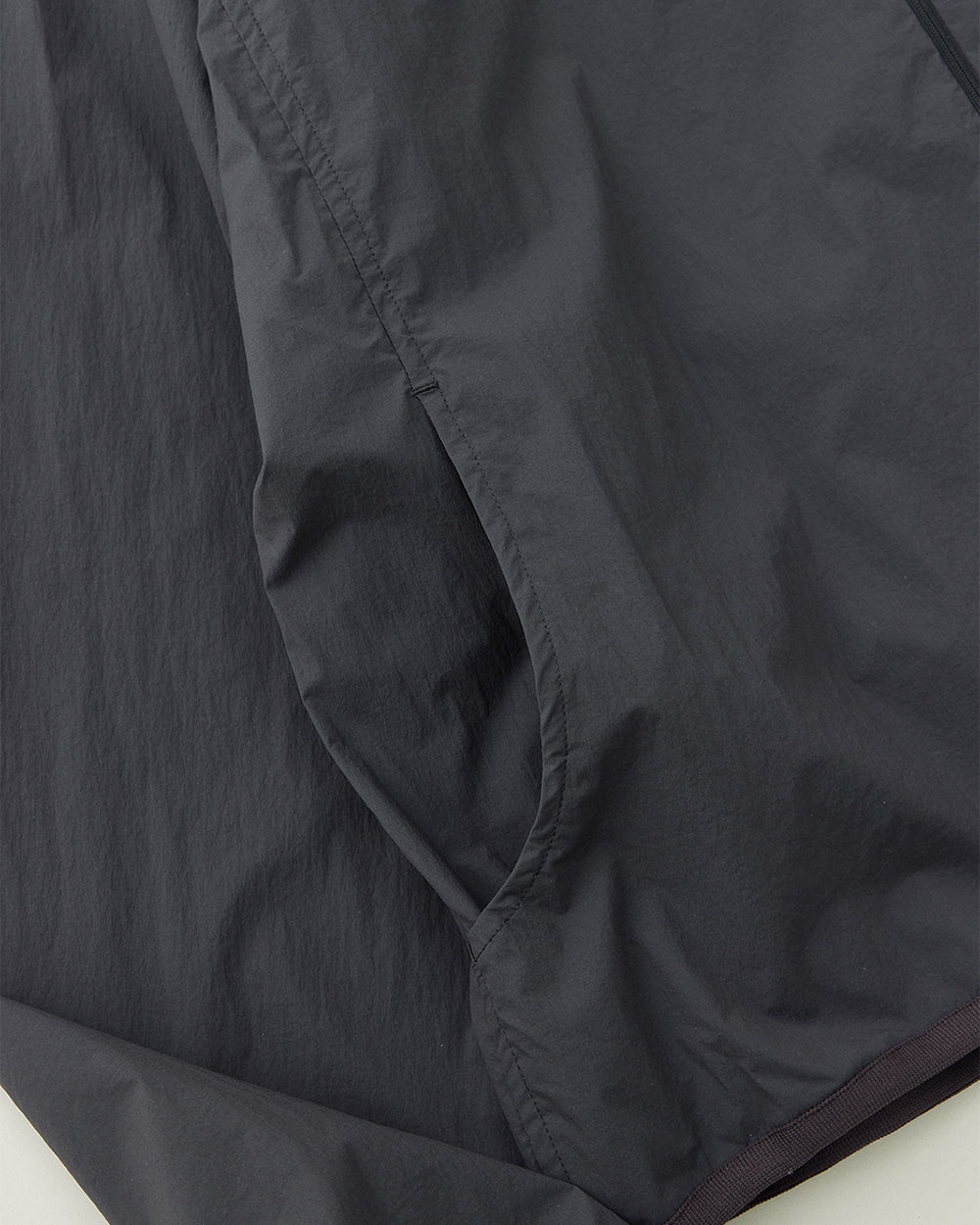 Lightweight Packable Hooded Zip Blouson